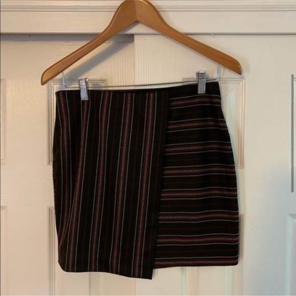 Express black patterned wrap Mini Skirt Sz Medium - Picture 3 of 7